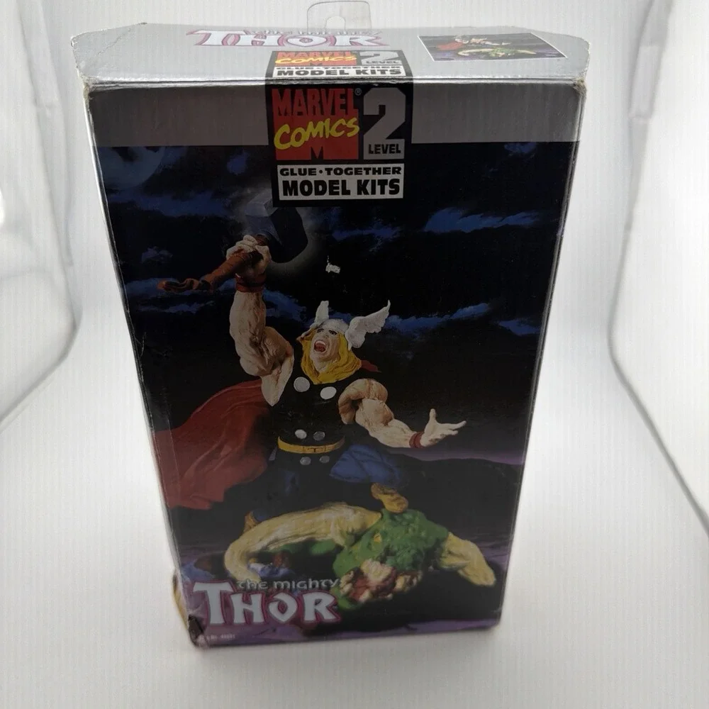 1998 Toy Biz Marvel Comics The Mighty Thor Model Kit